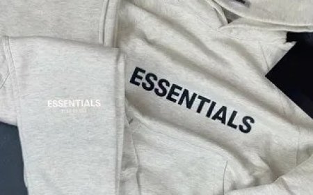 Essentials Hoodie – Fear of God’s Hottest Drop Yet 2025