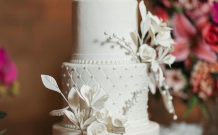 From Tasting to Top Tier: How to Choose a Wedding Bakery Store That Delivers
