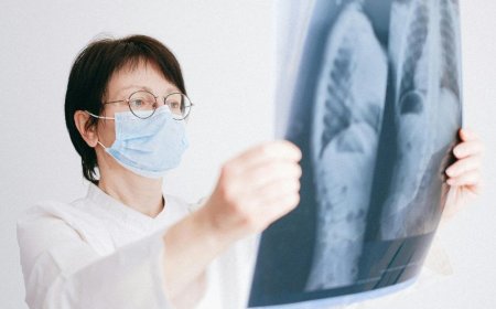 Guide To Symptoms Lung Cancer Stages: What Changes First?