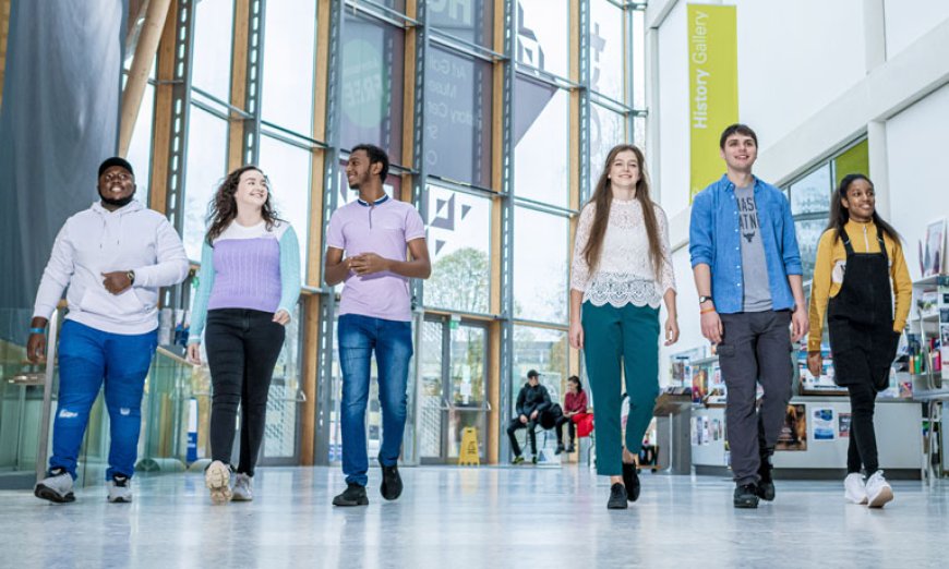 Top Essay Help Service in UK Now Offers 24/7 Support for University Students